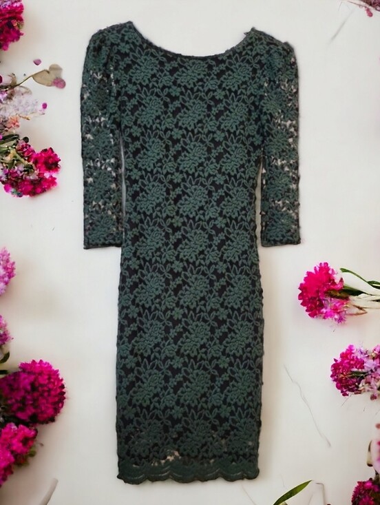 B Darlin Dresses & Skirts - B. Darlin Open Back Lace Body Con Dress